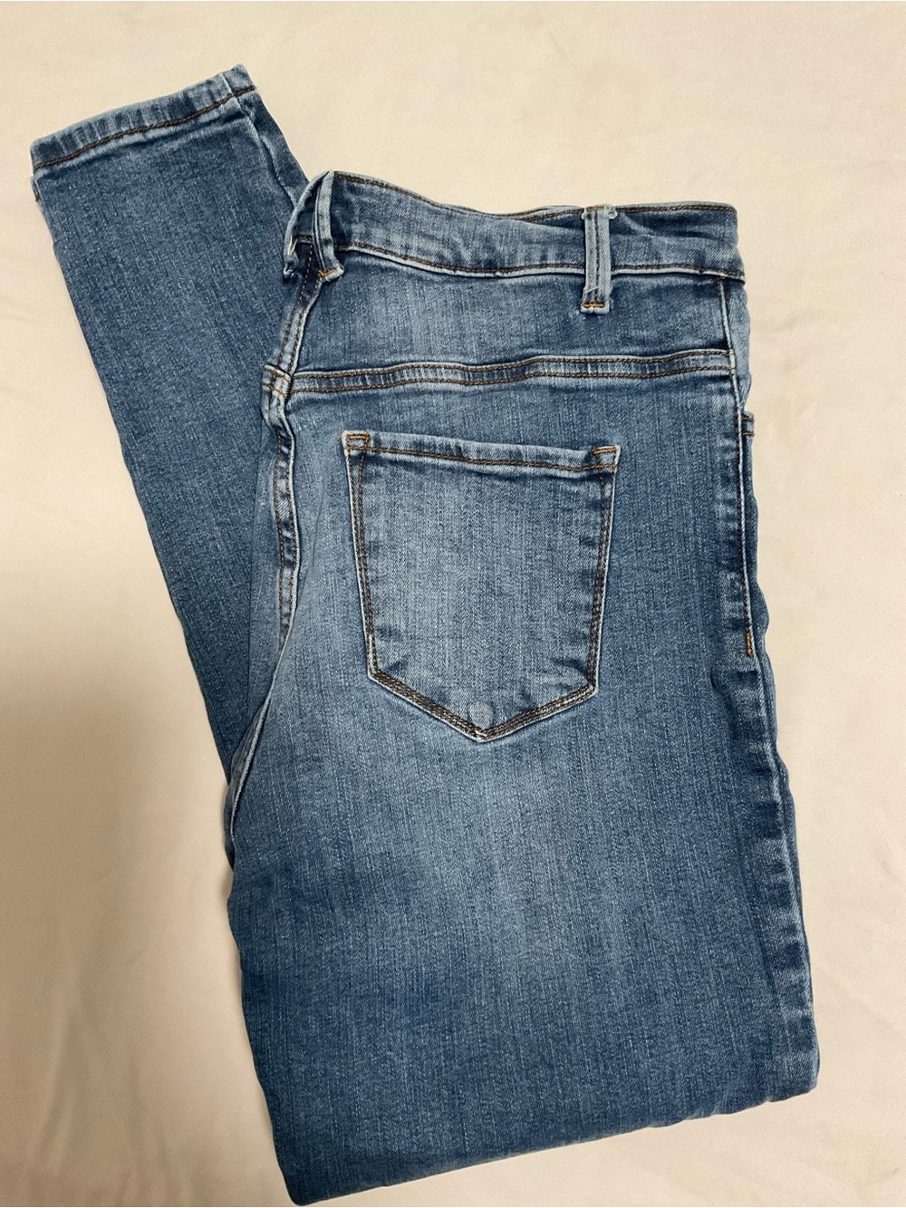 5 pocket medium wash Distressed Jeans  28